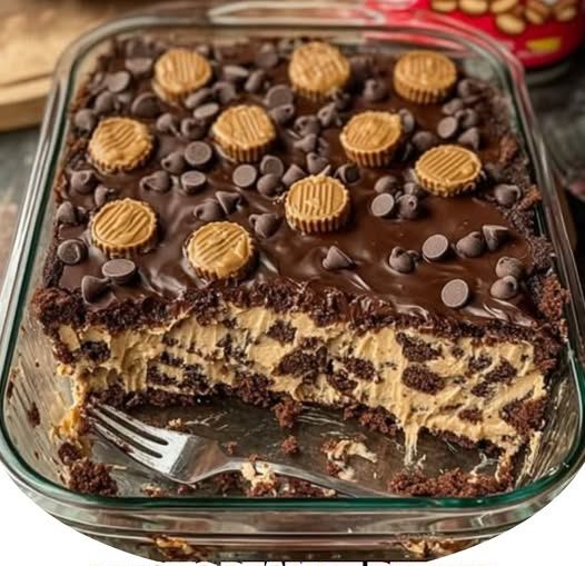 Peanut Butter Cup Earthquake Cake